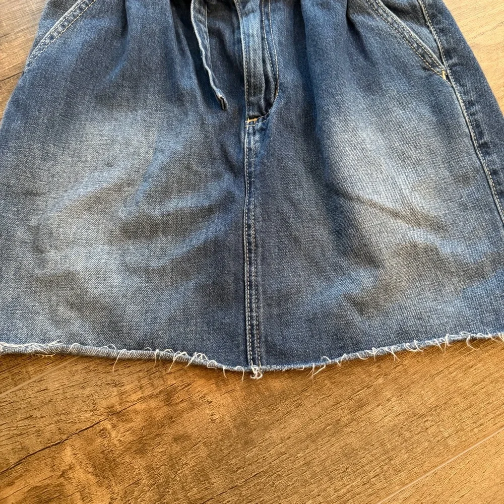 Hollister Women’s 25 Y2K Blue Denim Mini Skirt Belt Paperbag‎ Raw Hem High Rise